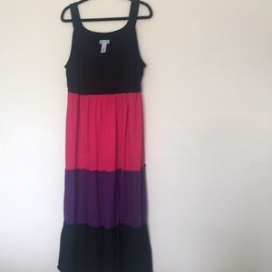 Sleeveless color block Maxi Dress.